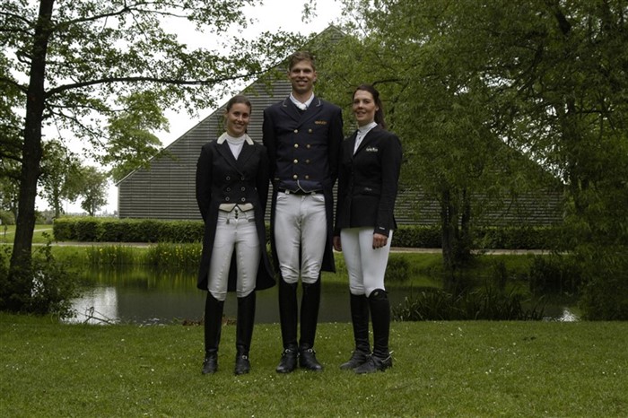 Fra venstra: Isabelle Claire Nouard (Dalumgård Rideklub), Ulrik Falbe-Hansen (Sportsrideklubben Vallensbæk) og Anna Sandahl Michelsen (Grindsted Rideklub)